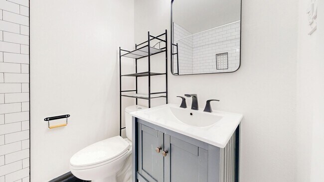 Building Photo - 1355 N Gaylord St