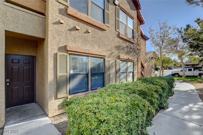 Building Photo - 8250 N Grand Canyon Dr