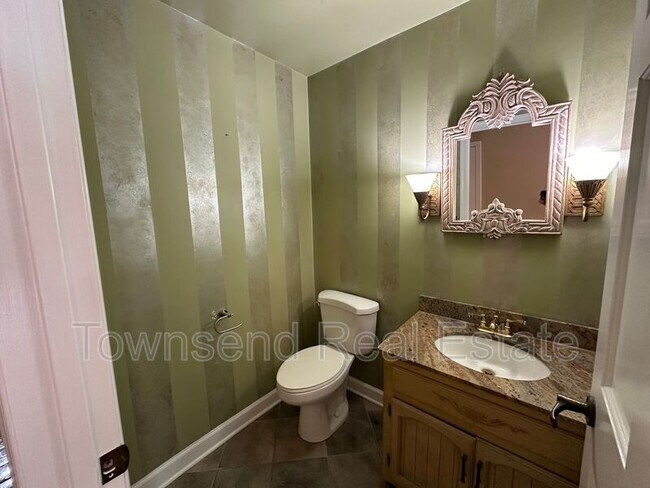 Building Photo - 204 Woodside Ave