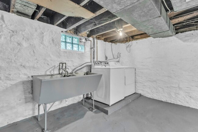 Building Photo - 2220 Hayson Ave