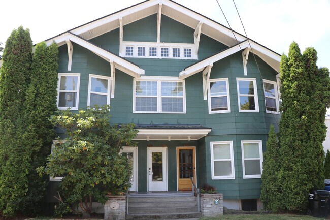 Building Photo - 2111 Nob Hill Ave N