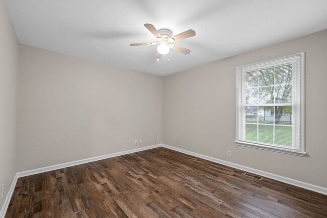 Building Photo - 4 Bedroom 2 Full Bath Pet Friendly Home For Rent!