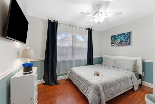 Building Photo - 166 Old Country Rd S