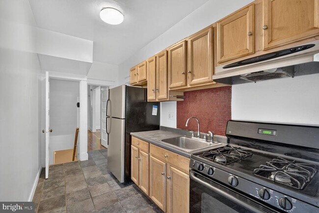 Building Photo - 623 Farragut St NW