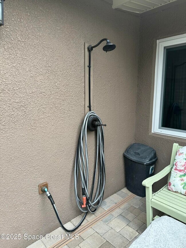 Building Photo - 574 Dianne Dr