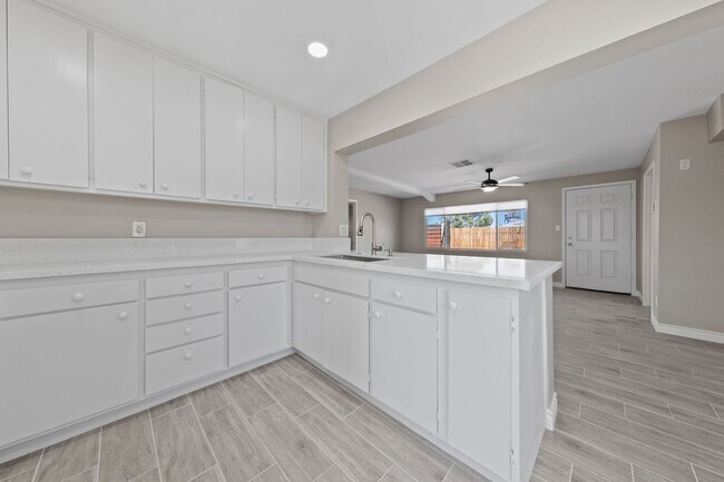Building Photo - Rare 4-Bedroom Single-Story Home in Henderson