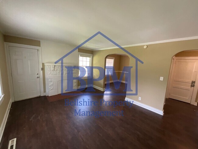 Building Photo - Spacious 3 Bed, 2 Bath Bottom-Floor Duplex...