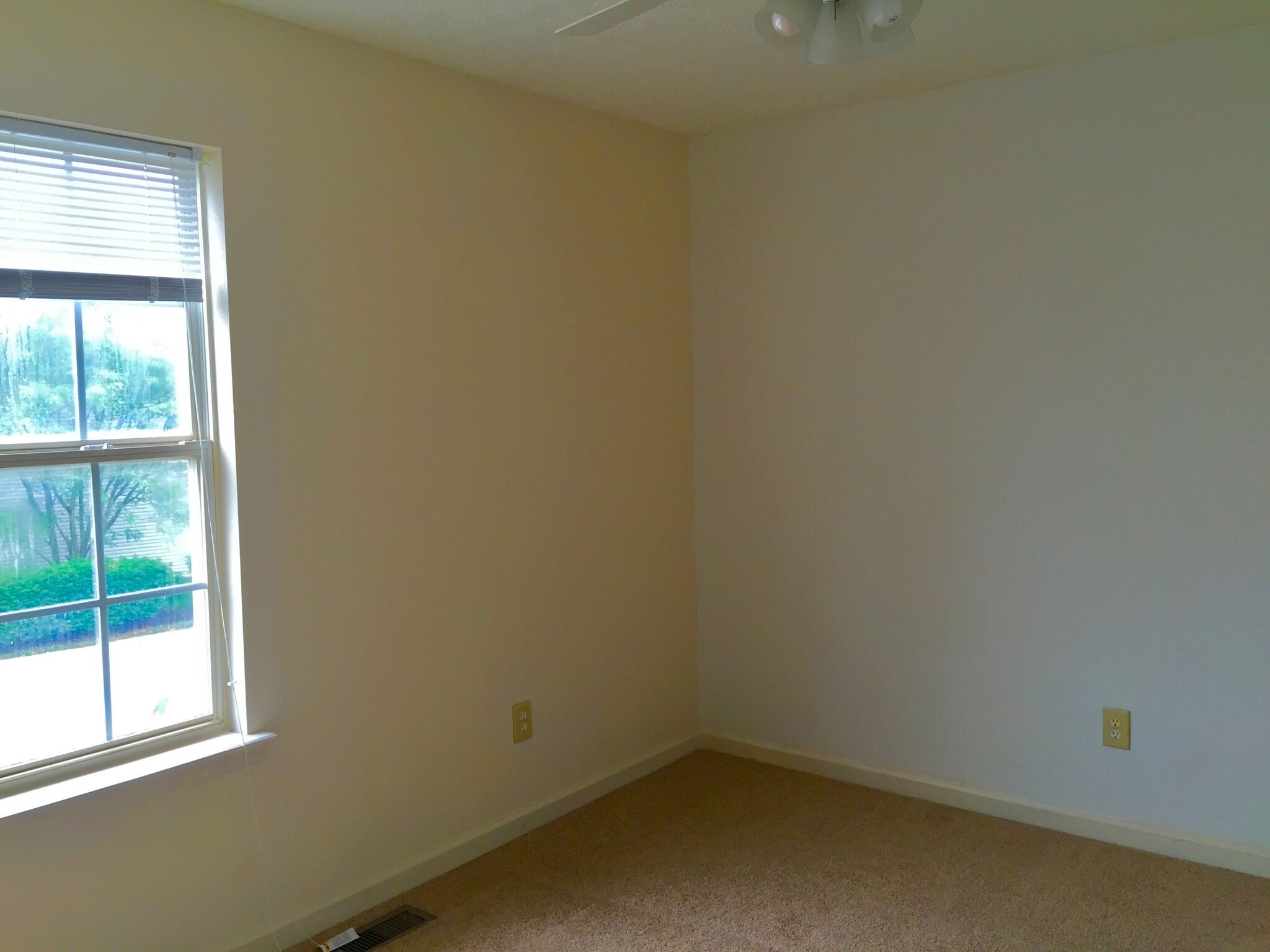 Building Photo - 400 Wabarto Way