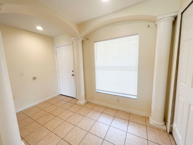 Building Photo - 2607 Emerald Lake Ct