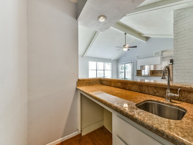 Building Photo - 21335 Park Mt Dr