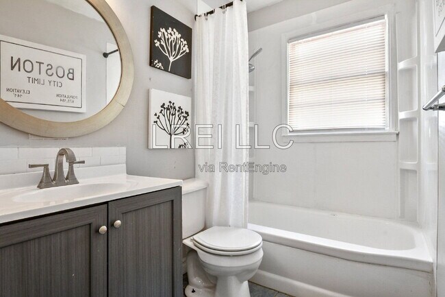 Building Photo - 710 Rubel Ave