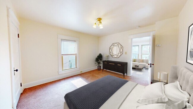 Building Photo - SPACIOUS Single Family House AVAILABLE Fal...