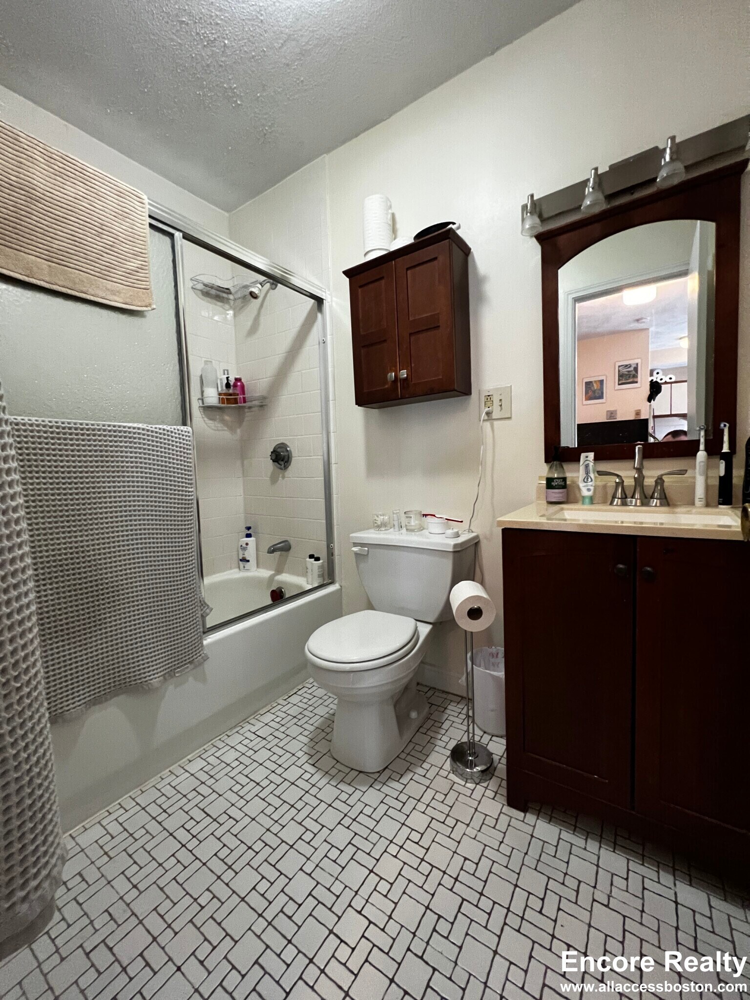 Building Photo - 92 Gordon St