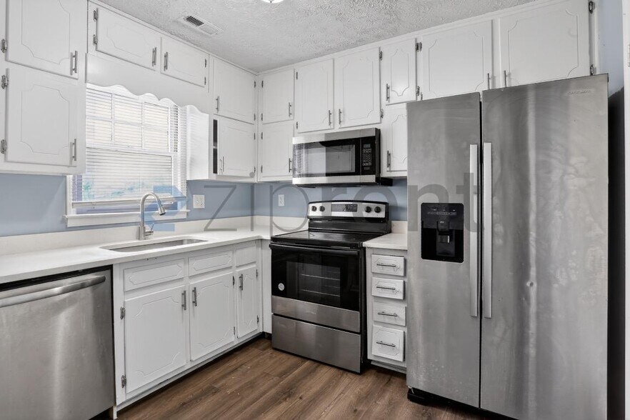 Building Photo - Unit 131