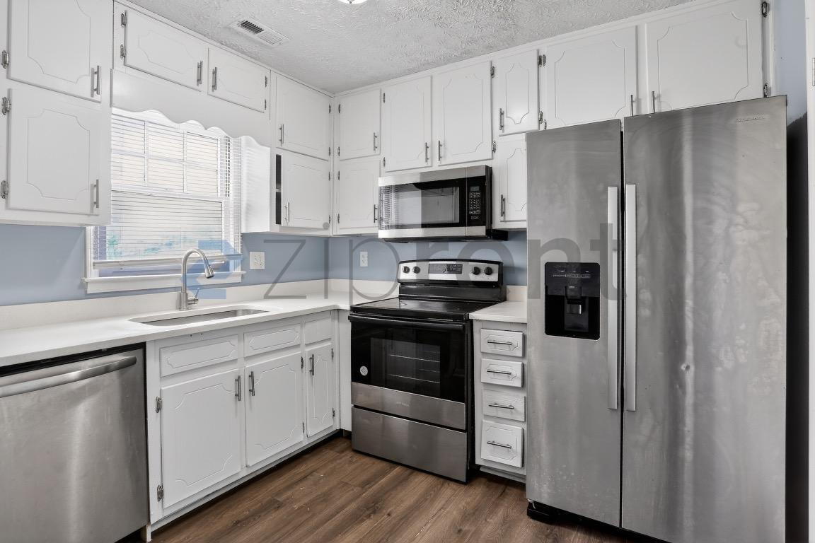 Building Photo - Unit 131