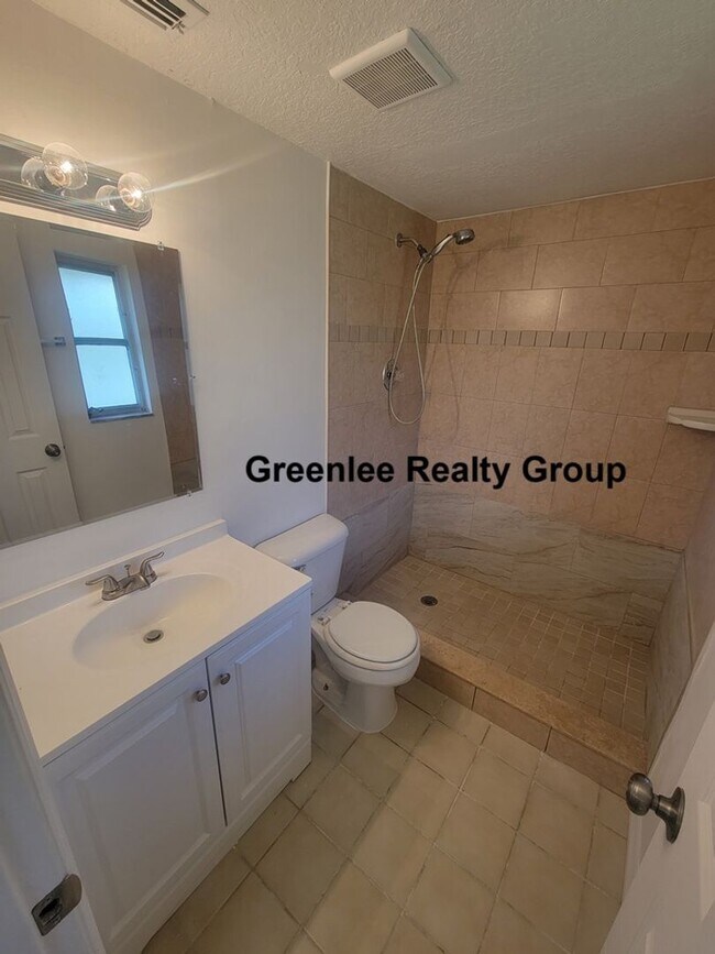 Building Photo - Adorable 2 Bed/2 Bath Villa in the 55+ New...