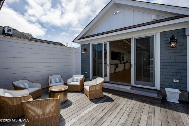 Building Photo - 207 Monmouth Ave