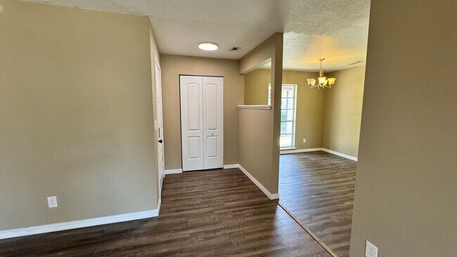 Building Photo - FOR RENT – 2 Bed / 1 Bath Triplex in Citrus Park, Ocala, FL – Available Now!