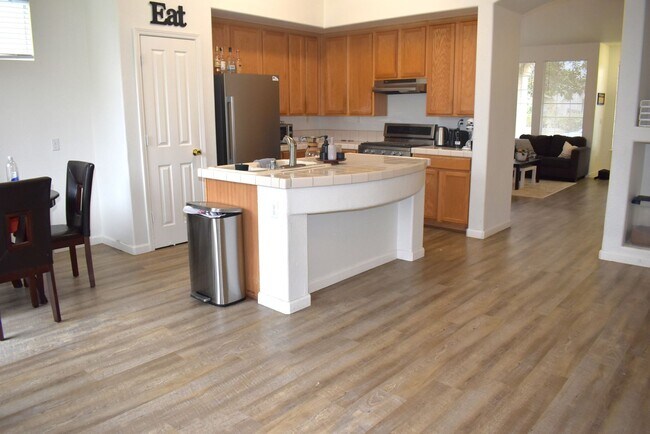 Building Photo - 7836 Calzada Way
