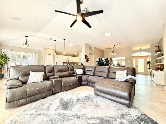 Building Photo - Live The Villages life: 3Bedrooms/2Baths furnished home with all the premier recreation access!