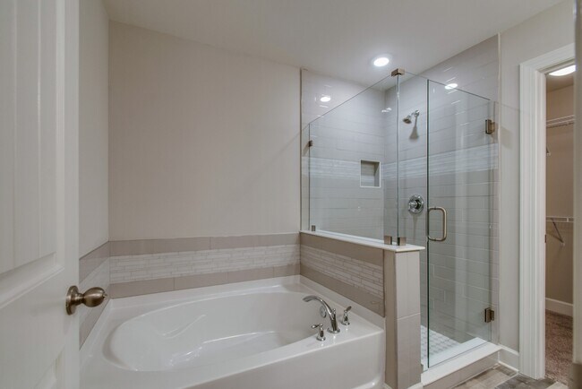 Building Photo - 112 Brighton Ln