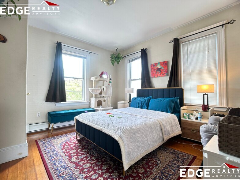 Primary Photo - 3 Holman St