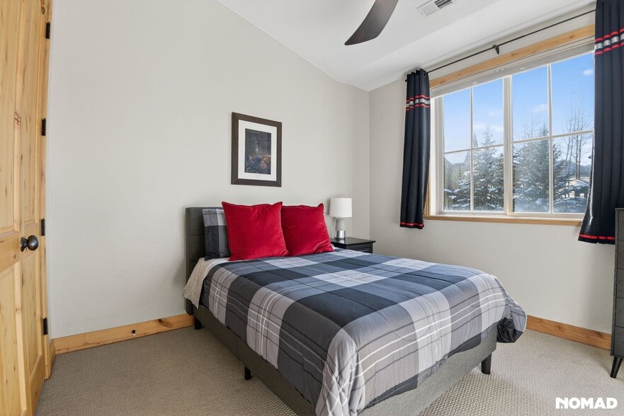 Building Photo - 3042 Lower Saddleback Rd