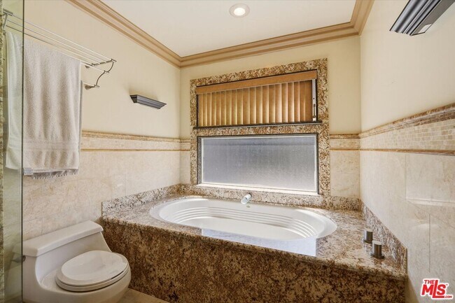 Building Photo - 4131 Mantova Dr
