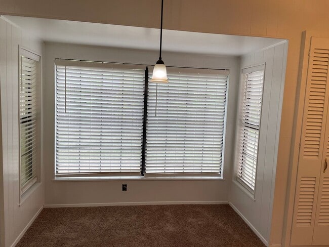 Building Photo - Application Received | Single-Story 3 Bed, 2 Bath | Prime Waco Location | Cul-de-Sac Lot with Gar...