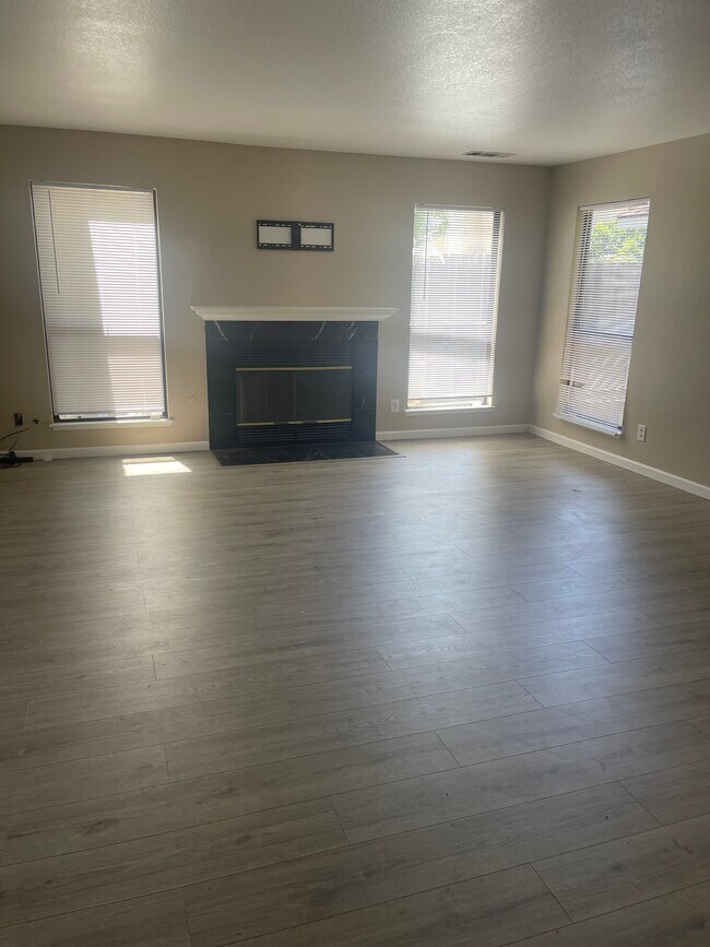 Building Photo - 2524 Garlandwood Dr