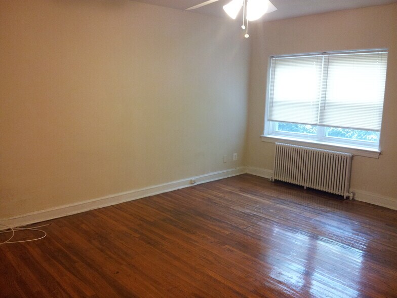 Building Photo - 220 Allison St NW