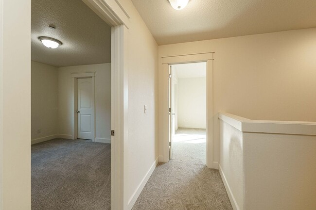 Building Photo - $1000 OFF MOVE IN SPECIAL - 4 Bedroom 2.5 ...