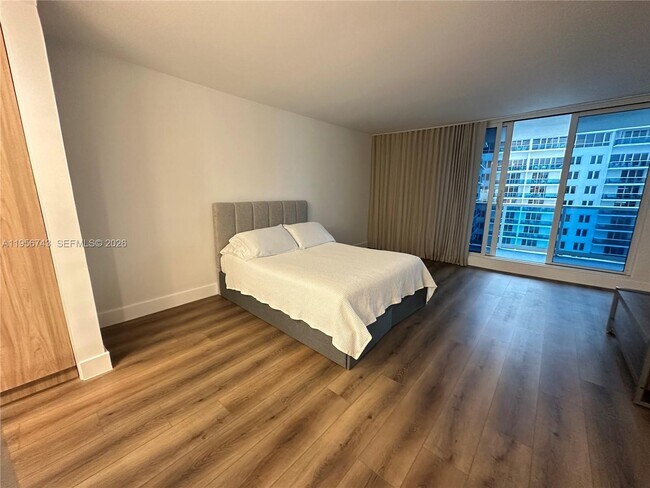 Building Photo - 2301 Collins Ave