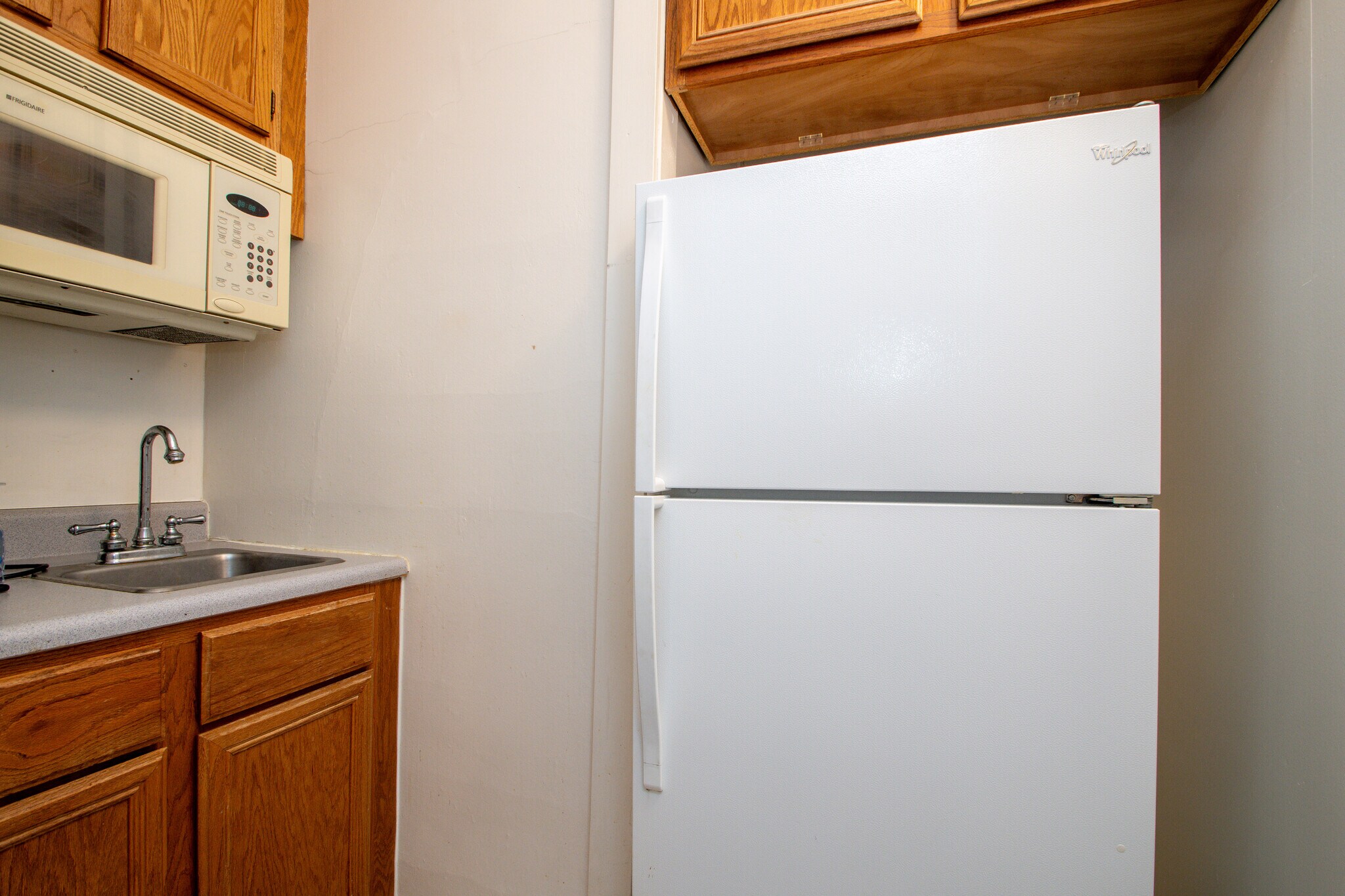 Building Photo - 1403 W Barker Ave