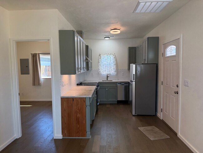 Building Photo - Beautiful 1 bedroom 1 bath unit in Springfield!