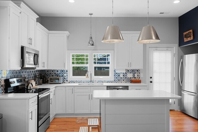 Building Photo - Gorgeous Home near Downtown Durham!