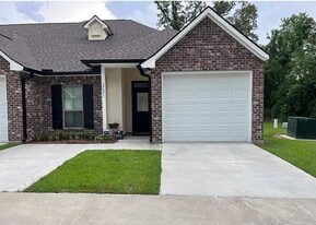 Building Photo - 37071 Woodbine Ct