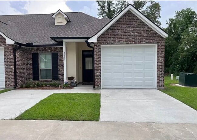 Building Photo - 37071 Woodbine Ct