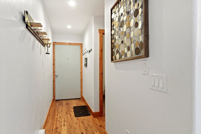 Building Photo - 421 S Main St