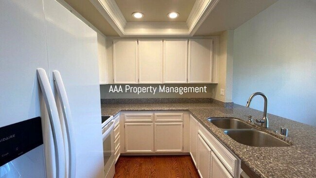 Building Photo - Concord Beautiful 4 bedroom 2.5 bathroom townhouse, 1496 sq ft available now!