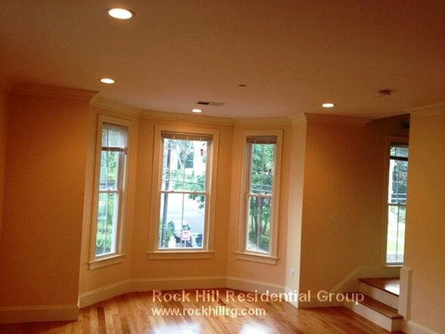 Building Photo - HOT BRIGHTON LISTING!!!!