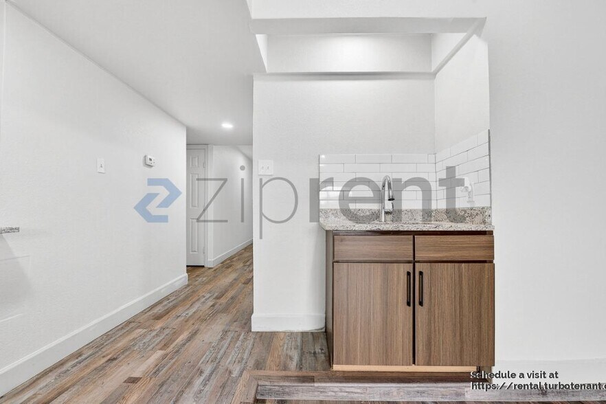 Building Photo - 2505 Clearwood Dr