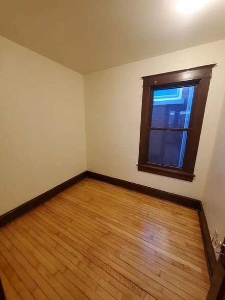 Building Photo - 1025 E Land Pl