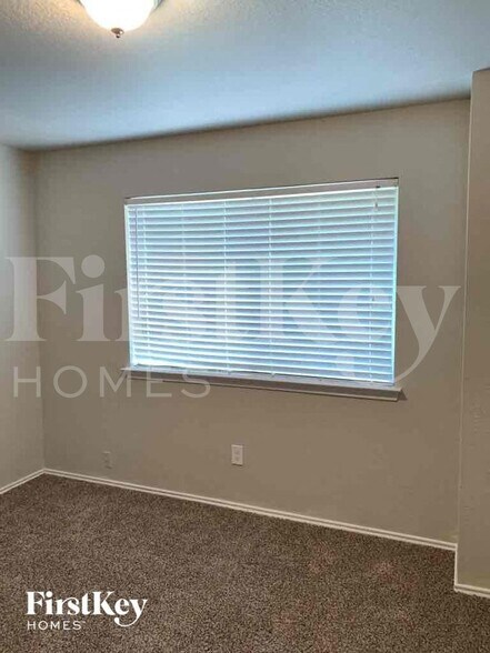 Building Photo - 2322 Piddler Dr