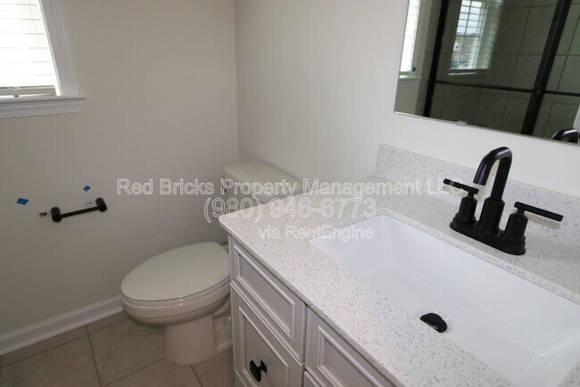 Building Photo - 17712 Summers Walk Blvd