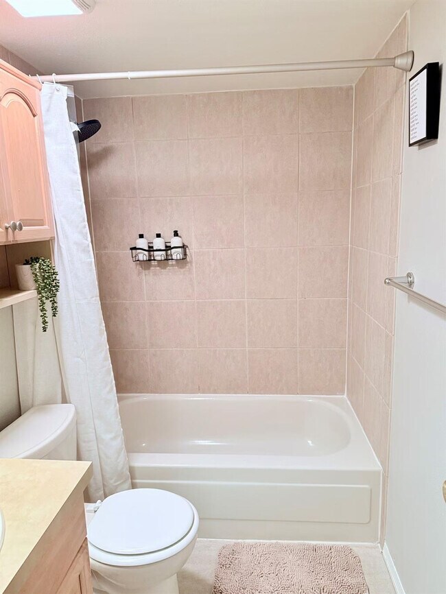 Building Photo - 6380 S Boston St