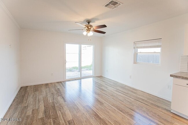 Building Photo - 318 N Palm St