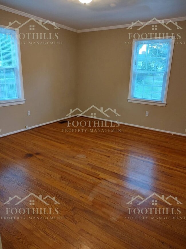 Building Photo - 3-Bed Ranch with Spacious Yard and Modern ...