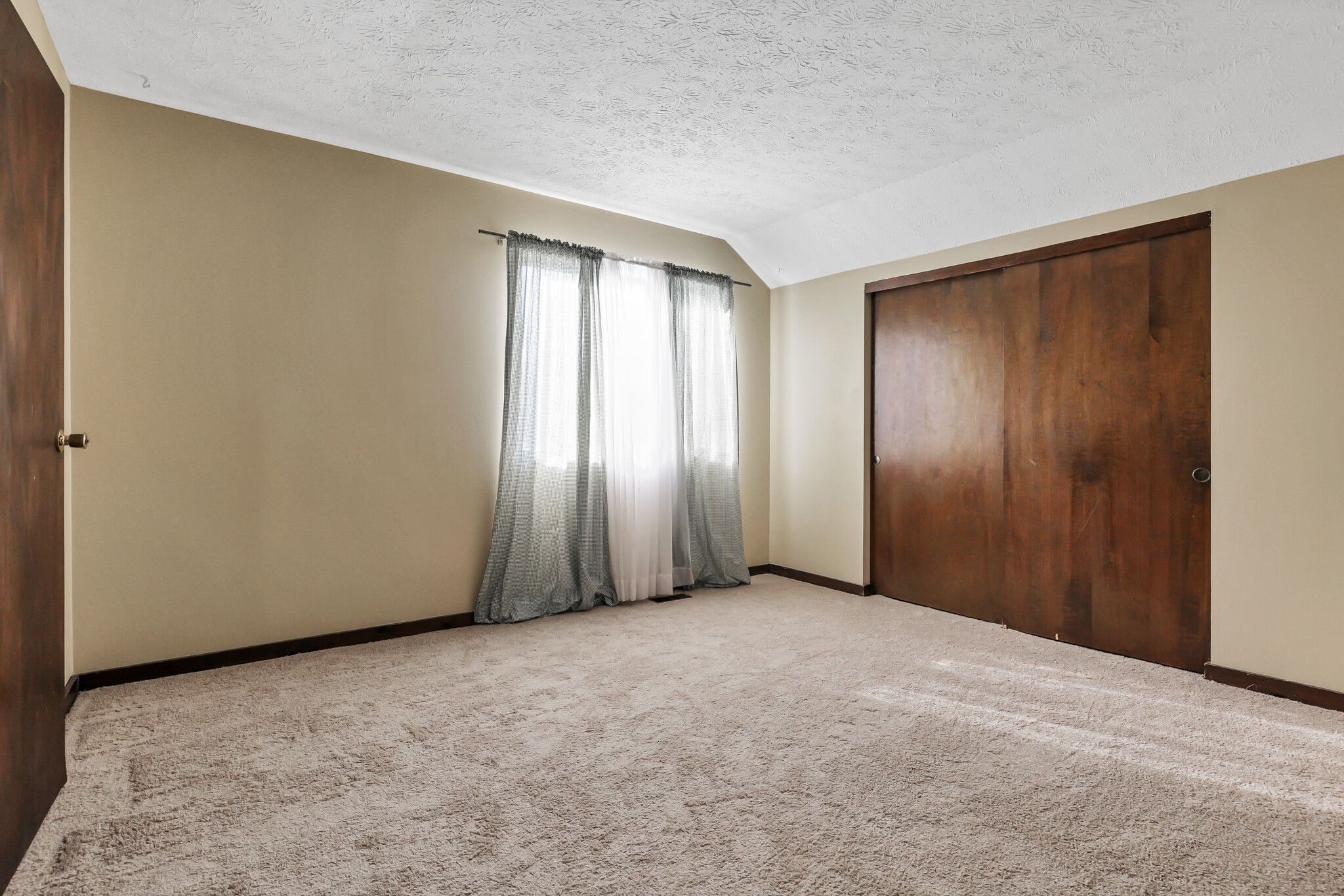 2nd floor bedroom - 2991 Cranston Dr