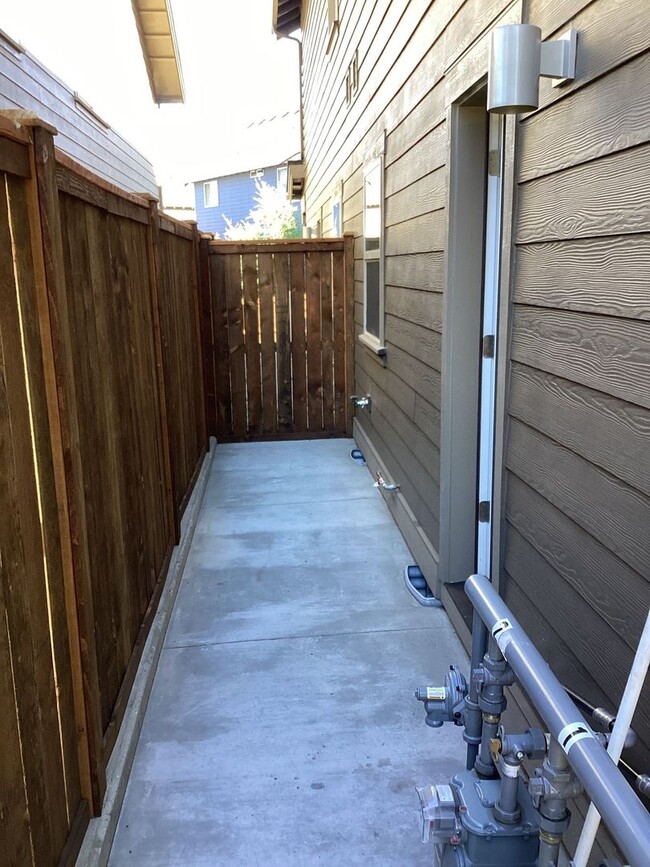 Building Photo - 20140 Reed Ln